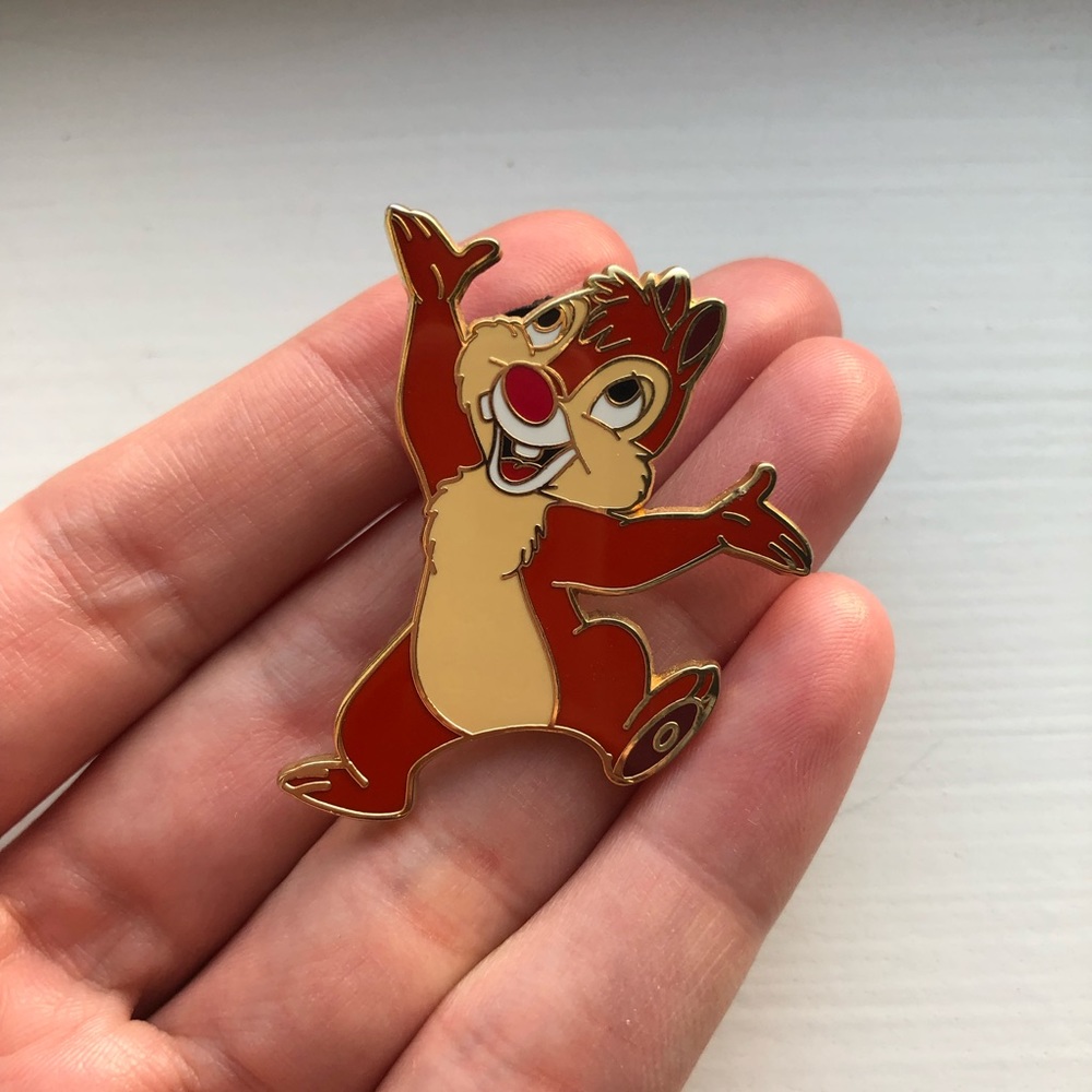 Vintage Dale (Chip ‘n’ Dale) chipmunk lapel pin - Picture 5 of 5